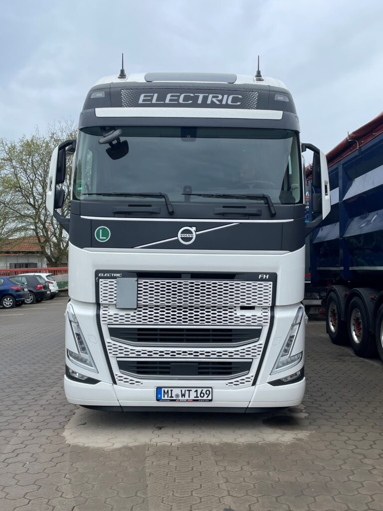E-LKW der EMiL von vorn